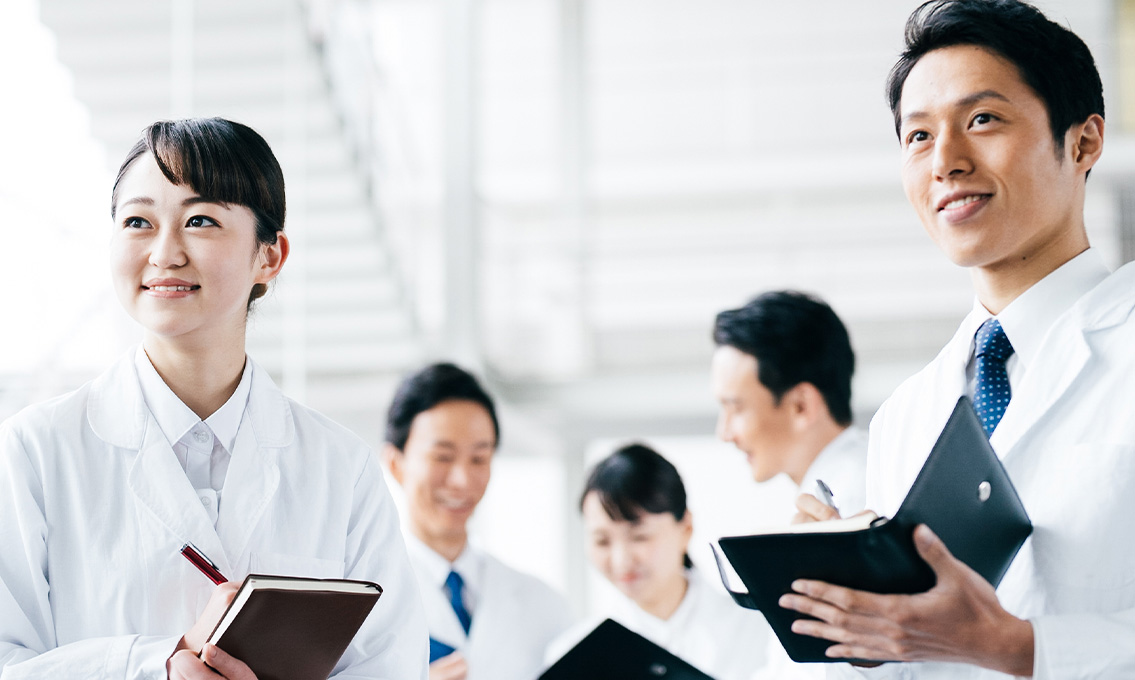 200名の医師コンサルタントが御社の事業をお手伝いします